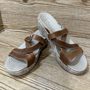 Crocs A-Leigh Cork Brown Wedge Sandals Women Sz 7 Brown Leather Strappy Shoes
